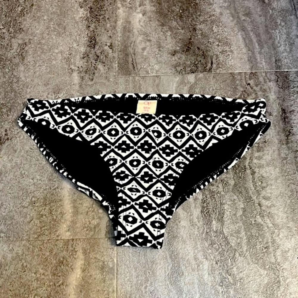 OP Black and White Aztec Like Print Bikini Bottom Size S/CH (3-5)